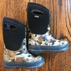 Bogs Boy’s Camo Classics Waterproof Snow Boots